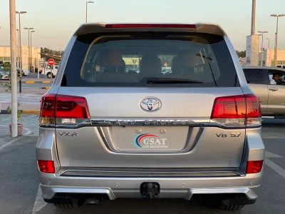 Toyota Land Cruiser 5.7L VXR (No-830715) for export from Japan