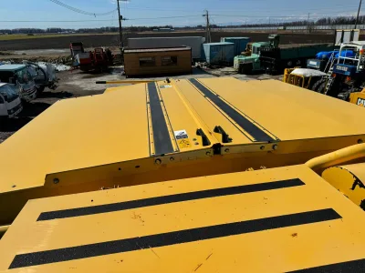 NEW HOLLAND TX67 COMBINE HARVESTER  (Two) (No.J0957) for export from Japan