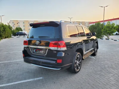 2018 Toyota Land Cruiser 8 seater V8 engine (No-830714) for export from Japan