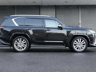 2025 Lexus LX 600 Executive AWD Levinson 4-Seater (No.960732) for export from Japan