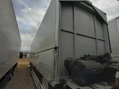 2016 Isuzu Giga large Aluminium wing body truck QPG-CYL77B (No.920772) for export from Japan