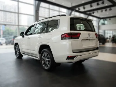 2026 Toyota Land Cruiser 300 ZX 3.5L V6 Petrol 5-Seater for export from Japan