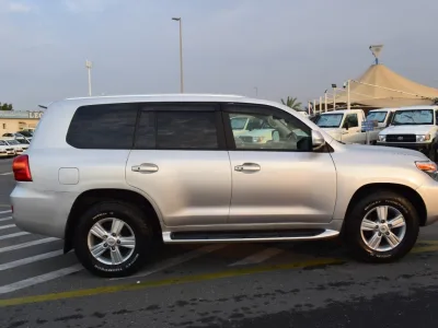 2014 Toyota Land Cruiser Sahara Silver (No.830752) for export from Japan