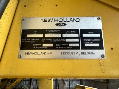 NEW HOLLAND 8070 COMBINE HARVESTER (No.J0781) for export from Japan