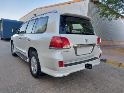 2014 TOYOTA Land Cruiser VXR 4.6L V8 model Gcc spece full option (No.830812) for export from Japan