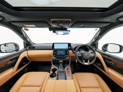 2025 LEXUS LX600 4WD –7 Seater LUXURY PACKAGE for export from Japan