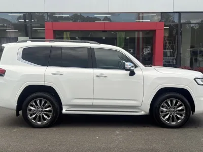 2026 TOYOTA LANDCRUISER LC300 PERFORMANCE HYBRID SAHARA ZX  for export from Japan