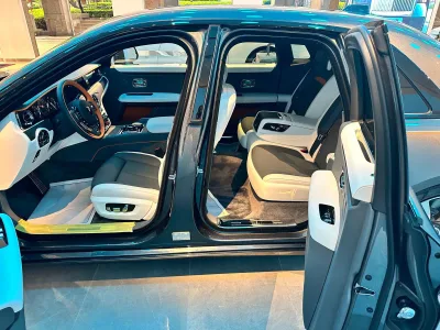 2025 Rolls-Royce Ghost Sedan (No.J01005) for export from Japan