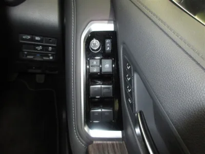 2022 Toyota Land Cruiser 300 ZX 3.3 Diesel Turbo 4WD for export from Japan