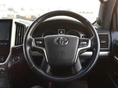 2018 Toyota Land Cruiser Sahara 4.4L Diesel 4WD – Black for export from Japan