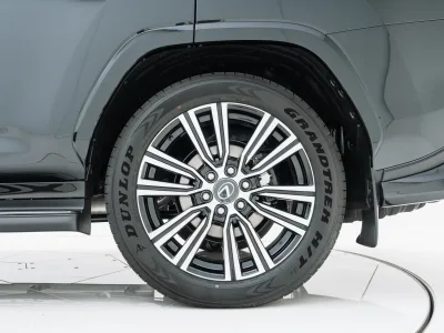 2025 LEXUS LX600 4WD –7 Seater LUXURY PACKAGE for export from Japan