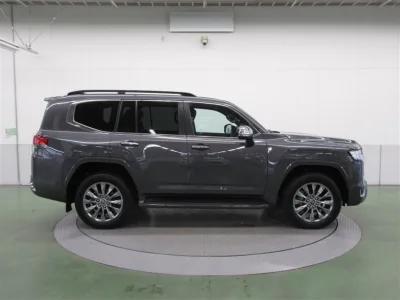 2022 Toyota Land Cruiser 300 ZX 3.3 Diesel Turbo 4WD for export from Japan