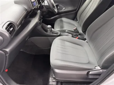 2025 Toyota Yaris cross G grade plugin hybrid for export from Japan