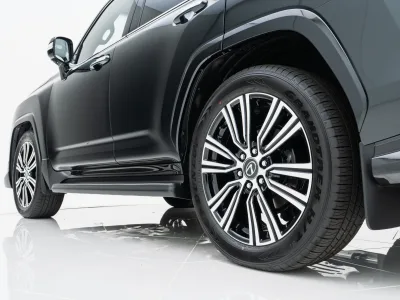 2025 LEXUS LX600 4WD –7 Seater LUXURY PACKAGE for export from Japan