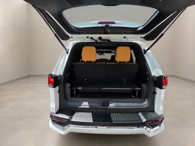 2026 Lexus LX 700h 4WD / Rear Entertainment, Mark Levinson & Modellista for export from Japan