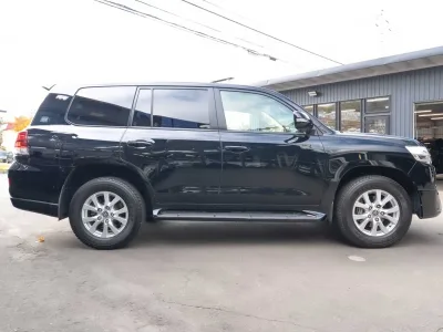 2016 Toyota Land Cruiser 200 GXR Left Handle V8 Diesel for export from Japan