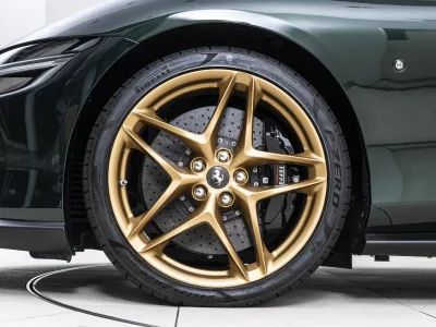2025 Ferrari Roma Spider — Verde Zeltweg / Cioccolato for export from Japan