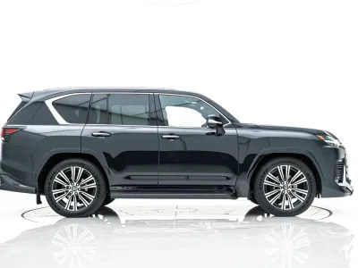 2025 LEXUS LX600 4WD –7 Seater LUXURY PACKAGE for export from Japan