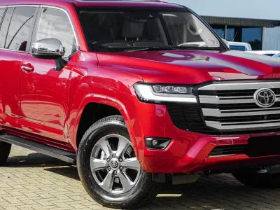 2025 Brand new LC300 Sahara 7 seat Red Beige interior (No.J0839)