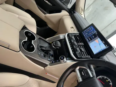 2025 Brand new LC300 Sahara 7 seat Red Beige interior (No.J0839) for export from Japan