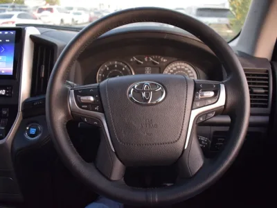 2016 Toyota Land Cruiser full option Grey (No.830777) for export from Japan