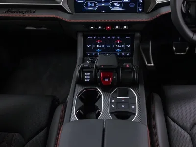 2026 Lamborghini Urus SE 4.0L V8 Hybrid AWD for export from Japan