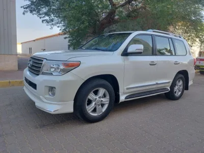 2014 TOYOTA Land Cruiser VXR 4.6L V8 model Gcc spece full option (No.830812) for export from Japan