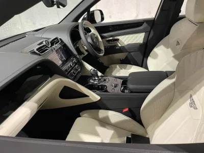 2022 Bentley Bentayga V8 4WD (No.J0589) for export from Japan