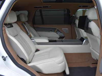 2024 Land Rover Range Rover SV Signature Suite 4.4L P615 Long Wheelbase 4WD for export from Japan
