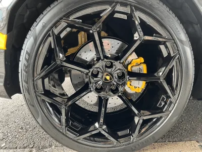 2025 Lamborghini Urus Performante: Unmatched Luxury and Performance SUV (No.960969) for export from Japan