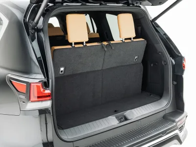 2025 LEXUS LX600 4WD –7 Seater LUXURY PACKAGE for export from Japan