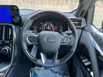 2025 Lexus LX 600 4WD - Ultimate Luxury & Power in Black (No.J0961017) for export from Japan