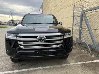 2025 Toyota Land Cruiser LC300 Sahara (No.J0512) for export from Japan