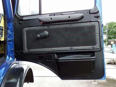 1999 Mercedes Unimog: The Off-Road King (No.J01002)