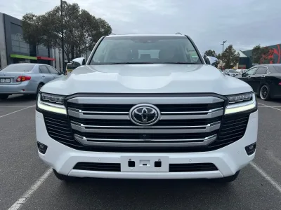 2025 Toyota Land Cruiser Sahara – The Ultimate 7-Seater Luxury SUV (No.J1047) for export from Japan