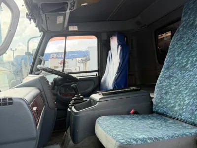  2001 NISSAN DIESEL CONDOR 3-STAGE CRANE TRUCK for export from Japan