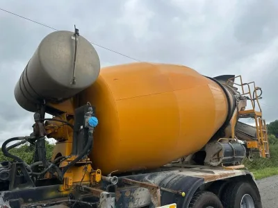 2005 Hino 700 Series FM700 6x4 Concrete Mixer Truck
