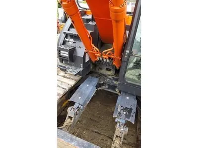 2015 HITACHI ZX 135 US EXCAVATOR (No.J0764)
