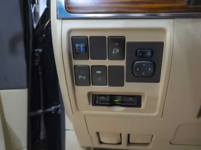 2016 Toyota Land Cruiser 200 GXR Left Handle V8 Diesel