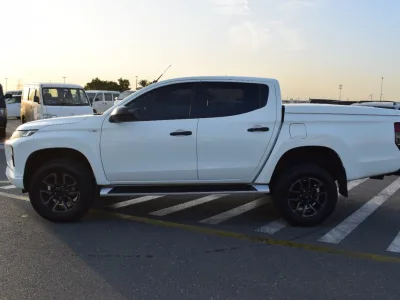 2019 Mitsubishi pickup L200 White (No.830778)