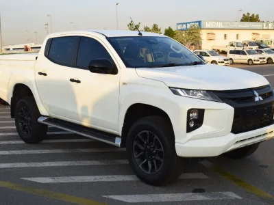 2019 Mitsubishi pickup L200 White (No.830778)
