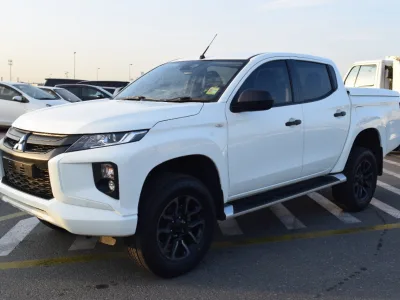 2019 Mitsubishi pickup L200 White (No.830778)