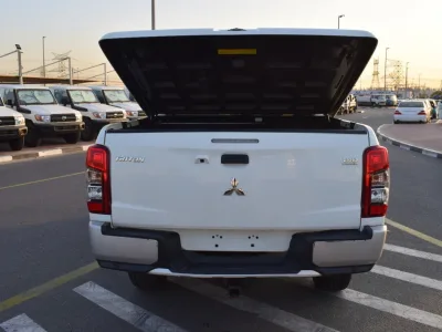 2019 Mitsubishi pickup L200 White (No.830778)