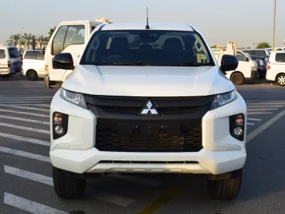 2019 Mitsubishi pickup L200 White (No.830778)