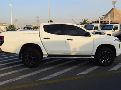 2019 Mitsubishi pickup L200 White (No.830778)