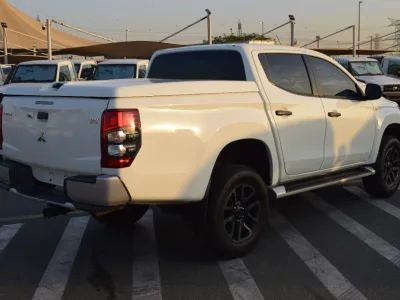 2019 Mitsubishi pickup L200 White (No.830778)