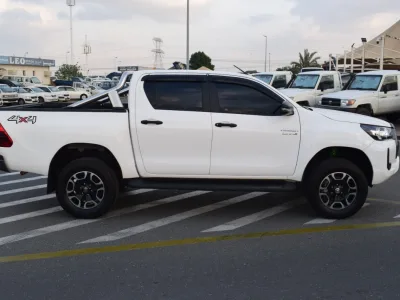 2021 Toyota Hilux pickup  key start White (No.920776)