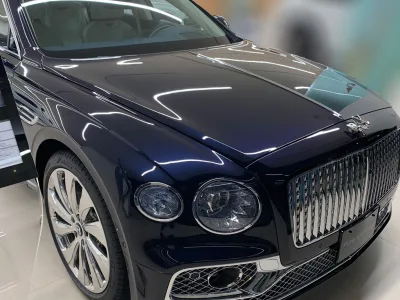 2025 Bently Flying Spur Hybrid Luxury sedan(No.940804)