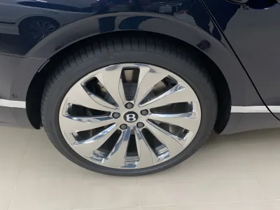 2025 Bently Flying Spur Hybrid Luxury sedan(No.940804)