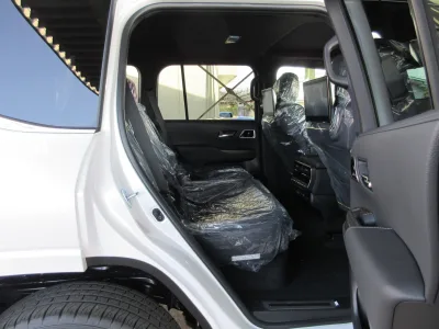 2025 TOYOTA LAND CRUISER 300 3.3 ZX DIESEL (No.960828) for export from Japan
